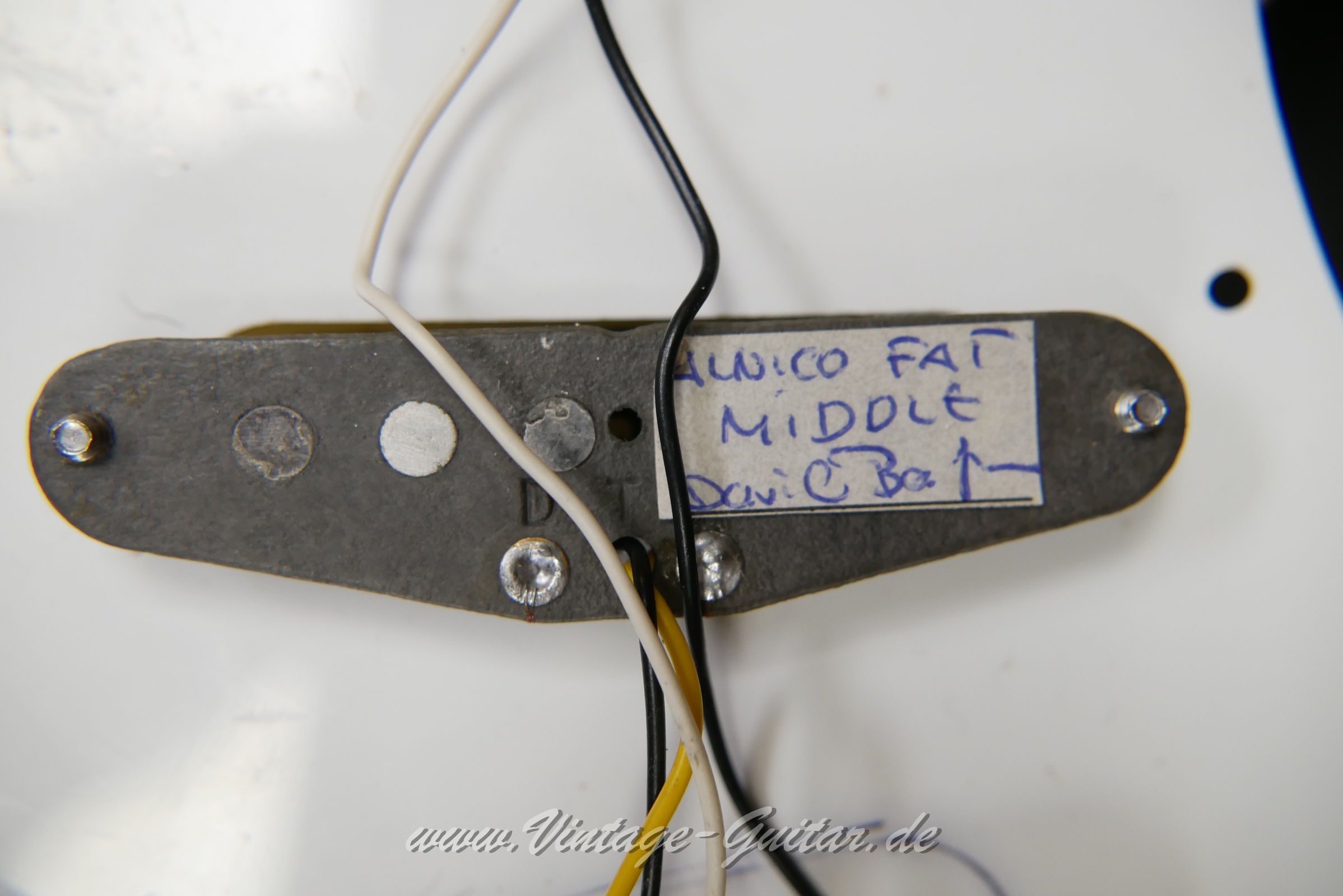 img/vintage/6174/fender_stratocaster_ritchieblackmore_mexico_2009_olympic white-015.JPG